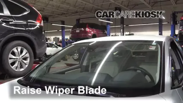 2018 Honda Clarity Plug-In Hybrid Touring 1.5L 4 Cyl. Balais essuie-glace avant Changer les balais des essuie-glace